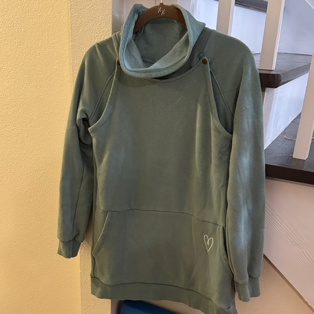 Latched Mama Harbor Snap nursing pullover